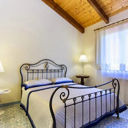 Sleeps 8 Pool Air Con Wifi 펜션 소렌토